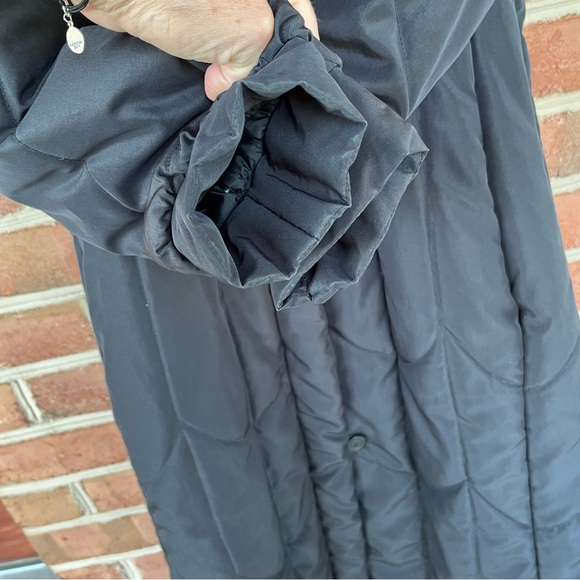 Vintage black puffer trenchcoat size: ladies small - Picture 3 of 10